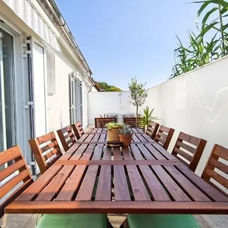 Cozy House In Mindelo By Lovelystay بيت للعطل منديلو